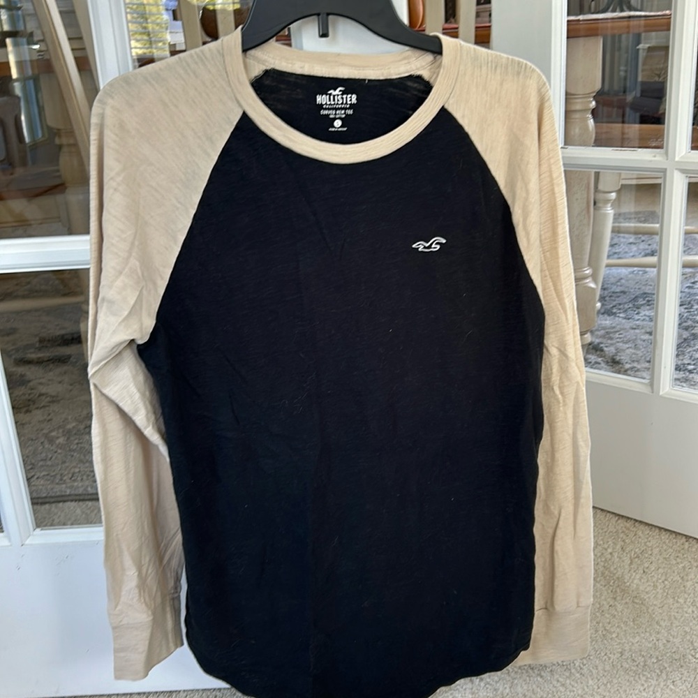 Hollister Men’s adult small long sleeve tshirt